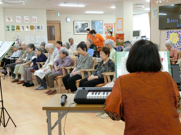 電子オルガンによる伴奏 電子オルガンによる伴奏