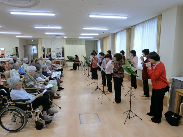 演奏されるオカリーナの会のみなさん