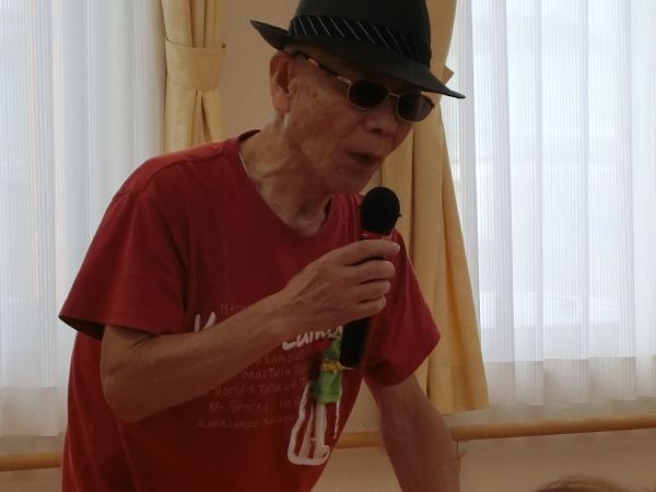 熱唱される粋な男の甲斐様 熱唱される粋な男の甲斐様