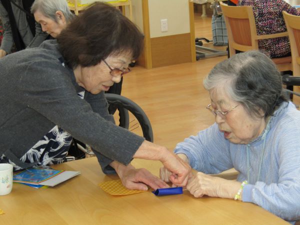 各テーブルでご指導を受けています 各テーブルでご指導を受けています