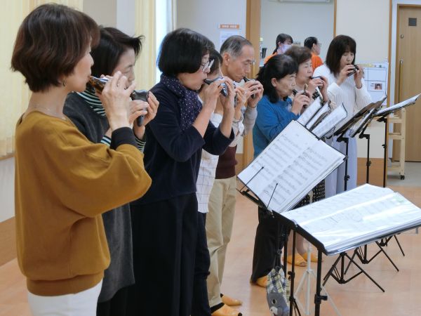 熱演されるオカリナドリームのみなさん 熱演されるオカリナドリームのみなさん