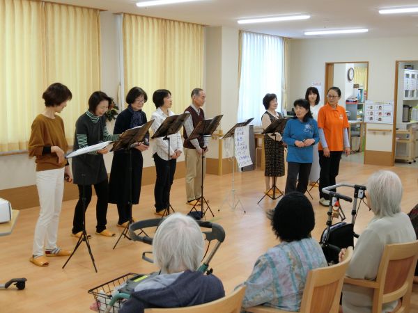 川口さんによる演奏の合間の楽しいお話し 川口さんによる演奏の合間の楽しいお話し