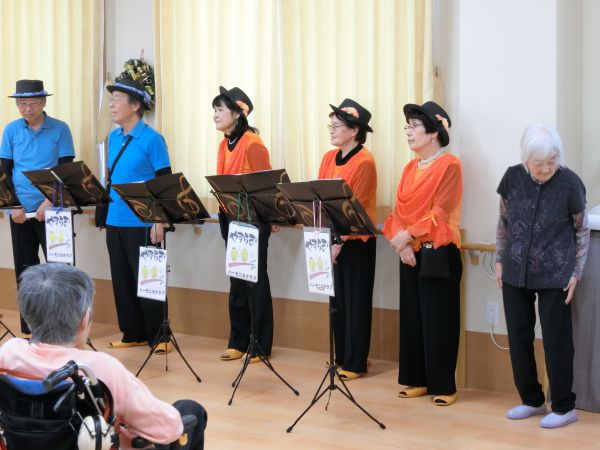 名残惜しそうな安藤道子さんもご挨拶に・・ 名残惜しそうな安藤道子さんもご挨拶に・・