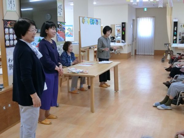お手玉など、皆さんとご一緒に・・ お手玉など、皆さんとご一緒に・・