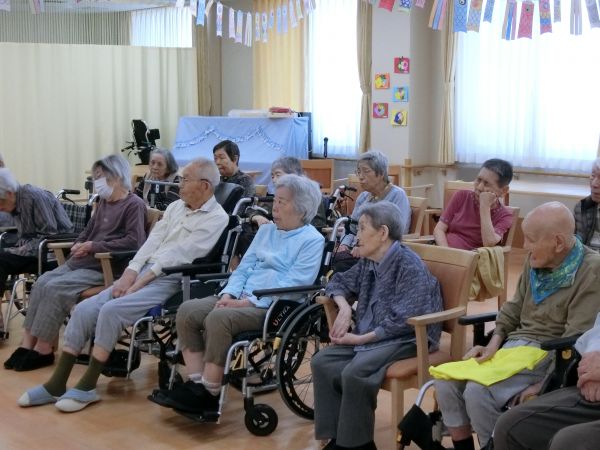 みなさん、真剣な面持ちで・・・ みなさん、真剣な面持ちで・・・