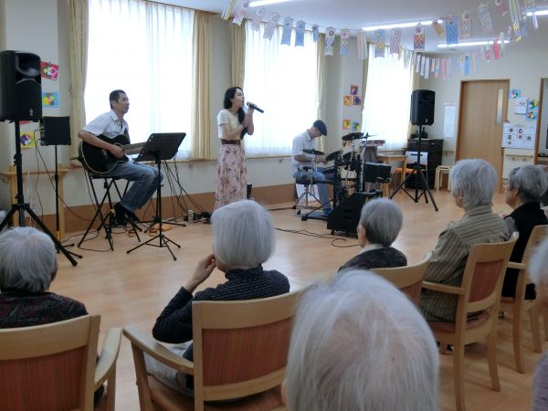演奏が始まりました 演奏が始まりました
