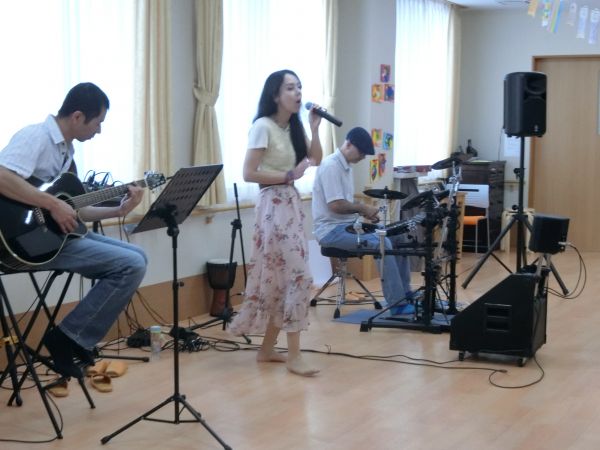 ブレンダさんの歌声は何度聞いてもいいですね・・ ブレンダさんの歌声は何度聞いてもいいですね・・