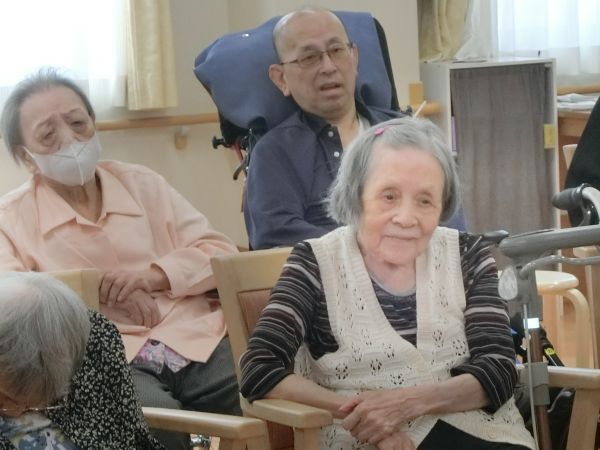 うん、うんとうなずきながら・・・・ うん、うんとうなずきながら・・・・