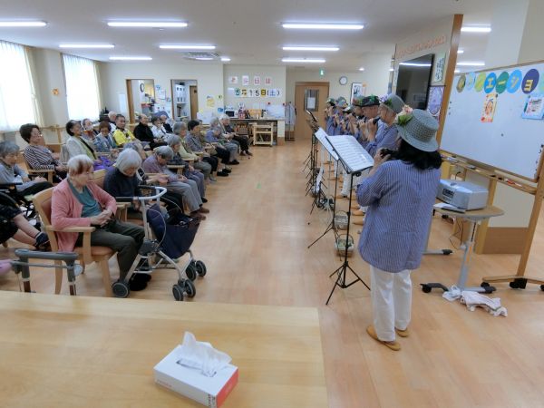 盛況のうちに演奏が終わりました 盛況のうちに演奏が終わりました