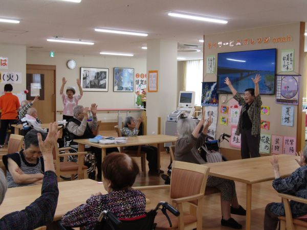 まずは指先の体操から始まりました まずは指先の体操から始まりました