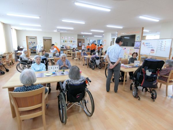 早く始まらないかと待ち遠しく・・・・ 早く始まらないかと待ち遠しく・・・・