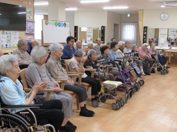 自然に手拍子が出てしまいます