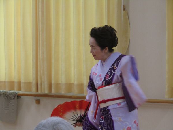 妖艶な踊りですねぇ・・