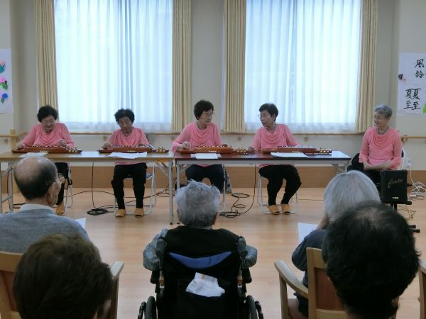 代表の方のご挨拶のあと演奏が始まりました 代表の方のご挨拶のあと演奏が始まりました