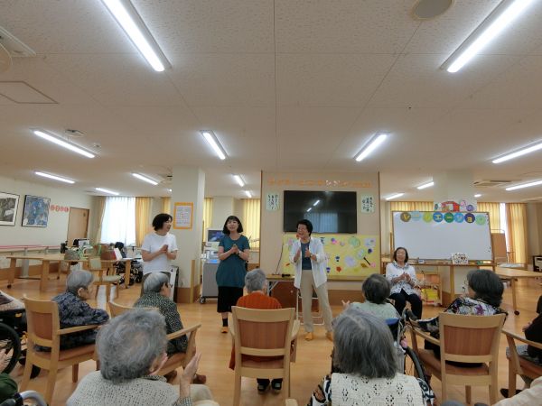 手遊びや指遊び・・なかなか難しいですね 手遊びや指遊び・・なかなか難しいですね