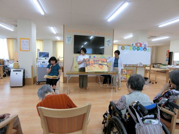 大型絵本「おじいちゃんのごくらく、ごくらく」 大型絵本「おじいちゃんのごくらく、ごくらく」