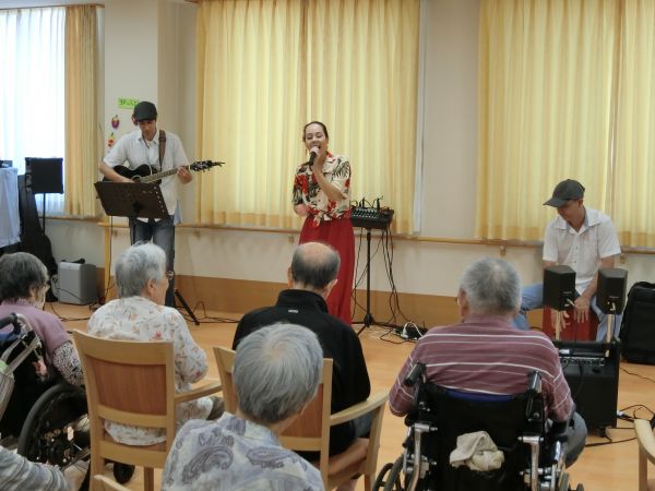 熱心に聴き入るみなさん