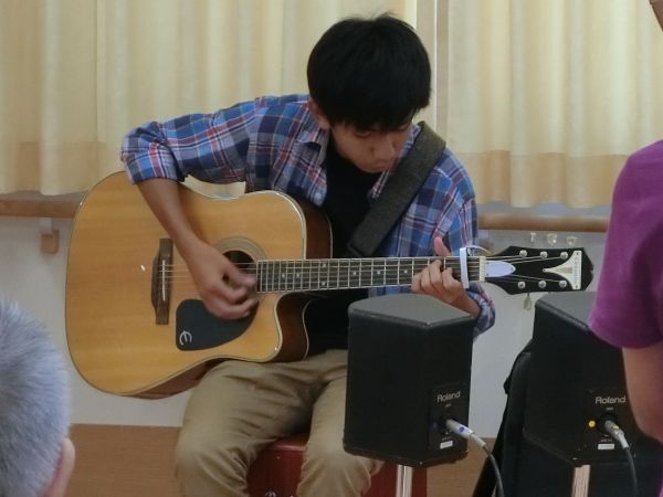 未来のギタリスト・・中学２年生
