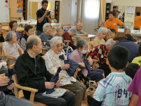 子供さんたちからプレゼントを頂きました