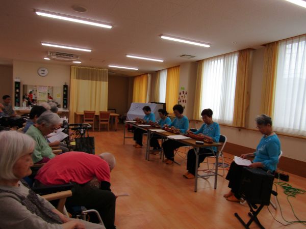 演奏が始まりました・・ 演奏が始まりました・・