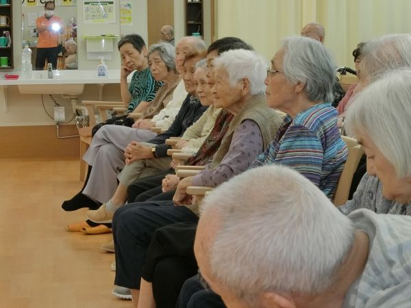 みなさん真剣です みなさん真剣です