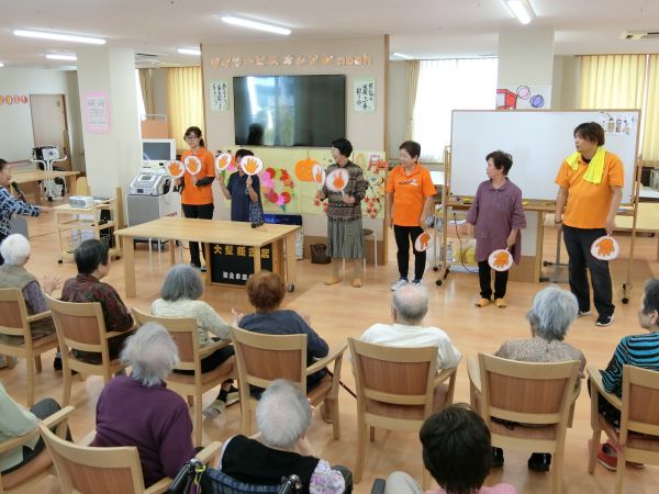 お話しの後にはグー・チョキ・パーのゲームを楽しみました お話しの後にはグー・チョキ・パーのゲームを楽しみました