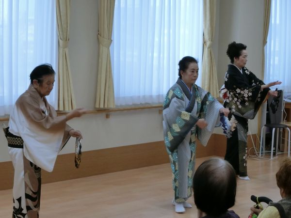 見事に揃った舞です・・ 見事に揃った舞です・・