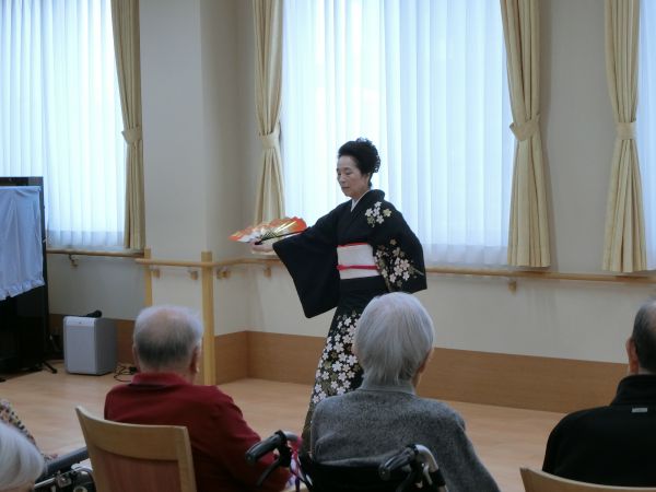 お一人の舞はさらに華麗です お一人の舞はさらに華麗です