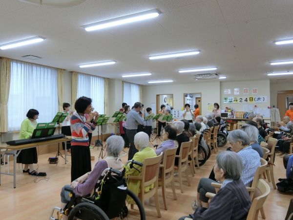 演奏も宴たけなわといったところで・・ 演奏も宴たけなわといったところで・・