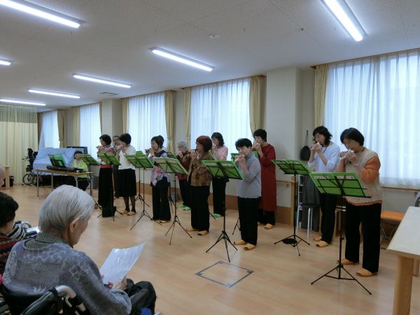 演奏が始まりました・・ 演奏が始まりました・・