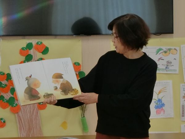 絵本の朗読が始まりました・・ 絵本の朗読が始まりました・・