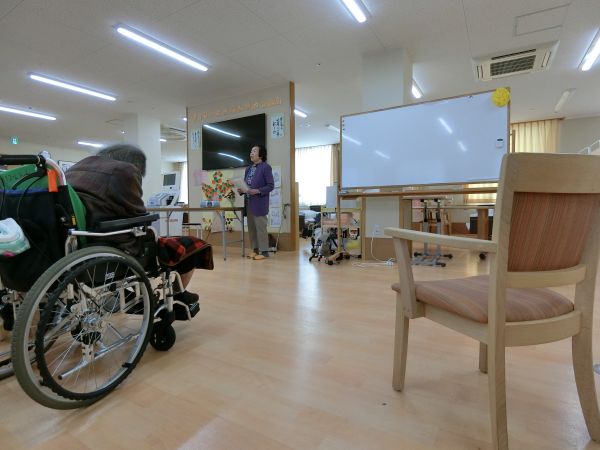 詩を吟じています 詩を吟じています