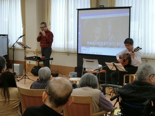 静かに演奏が始まりました・・ 静かに演奏が始まりました・・