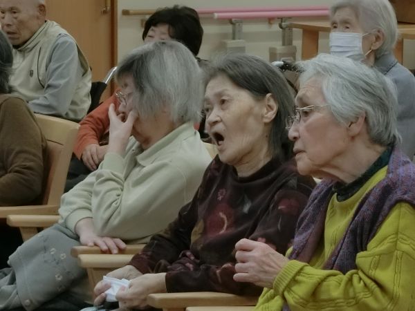曲に合わせて口ずさみ・・・ 曲に合わせて口ずさみ・・・