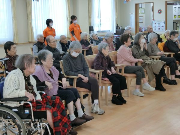 真剣な面持ちで・・ 真剣な面持ちで・・