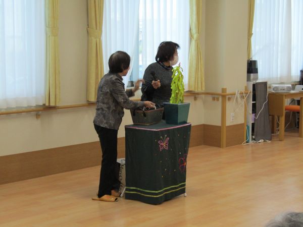 次から次へとマジックが披露されます 次から次へとマジックが披露されます